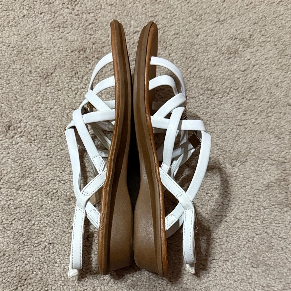 SOUL Naturalizer White Strappy Sandals Size 8
